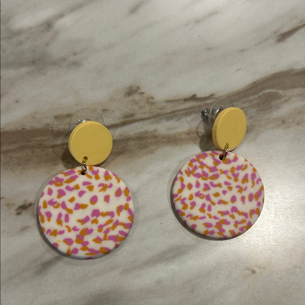 Women’s circular earrings pink and orange leopard-style print dangle